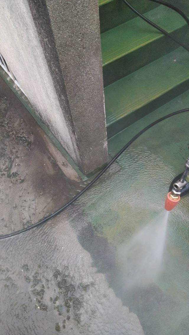 岐阜市アパートの高圧洗浄