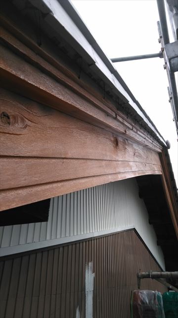 安八郡安八町の２階建て住宅外壁塗装工事（外壁下塗り作業）