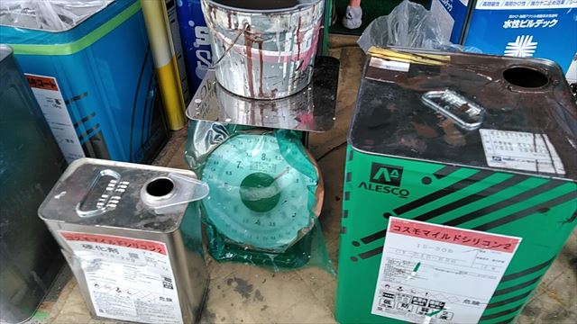 笠松町住宅のシャッターボックス塗装をお伝えします。