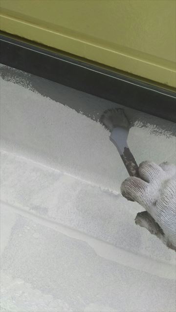 ベランダ防水上塗り