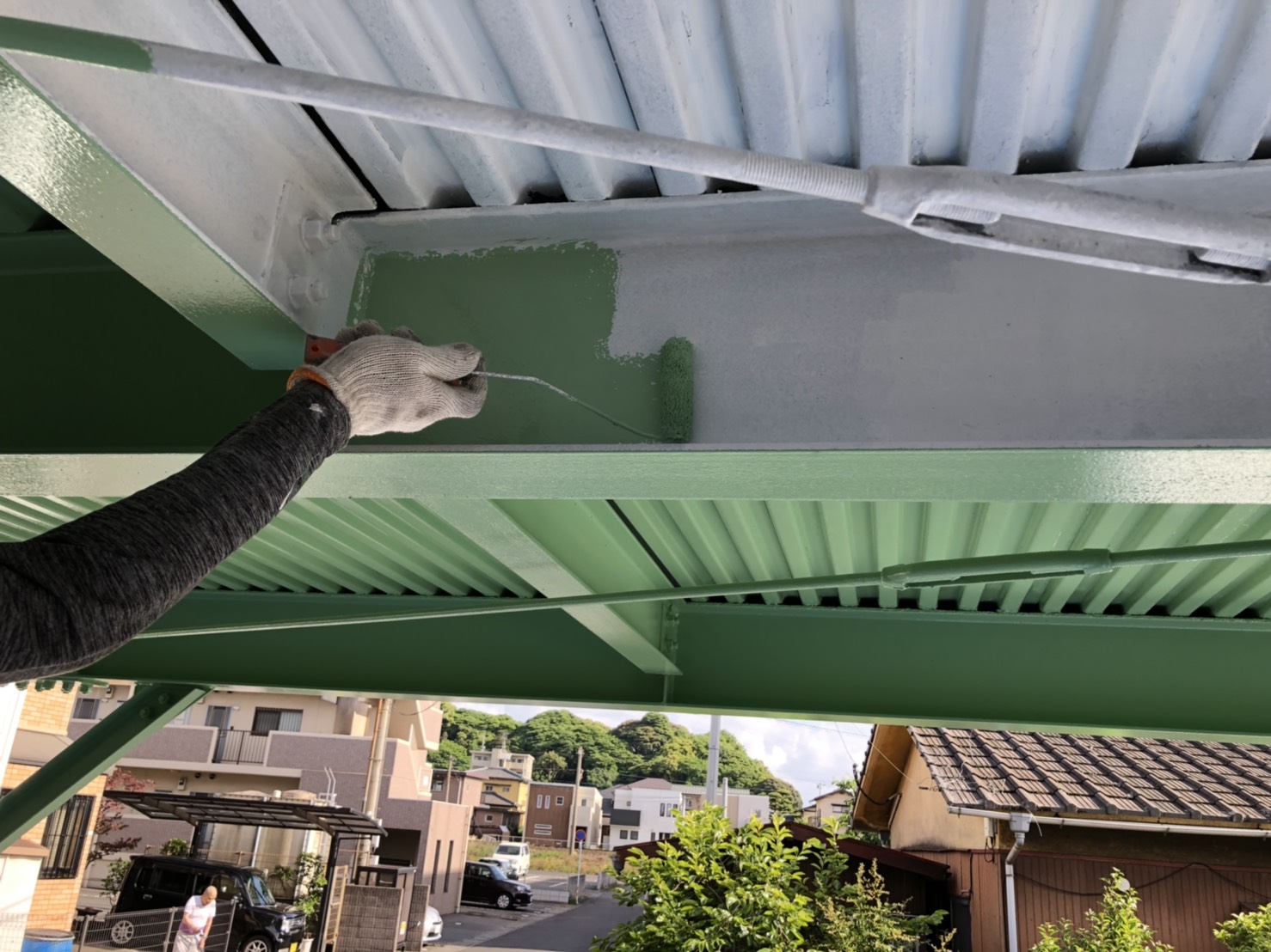 大分市仲西町　ベランダ鉄部塗装上塗り作業を行いました。　
