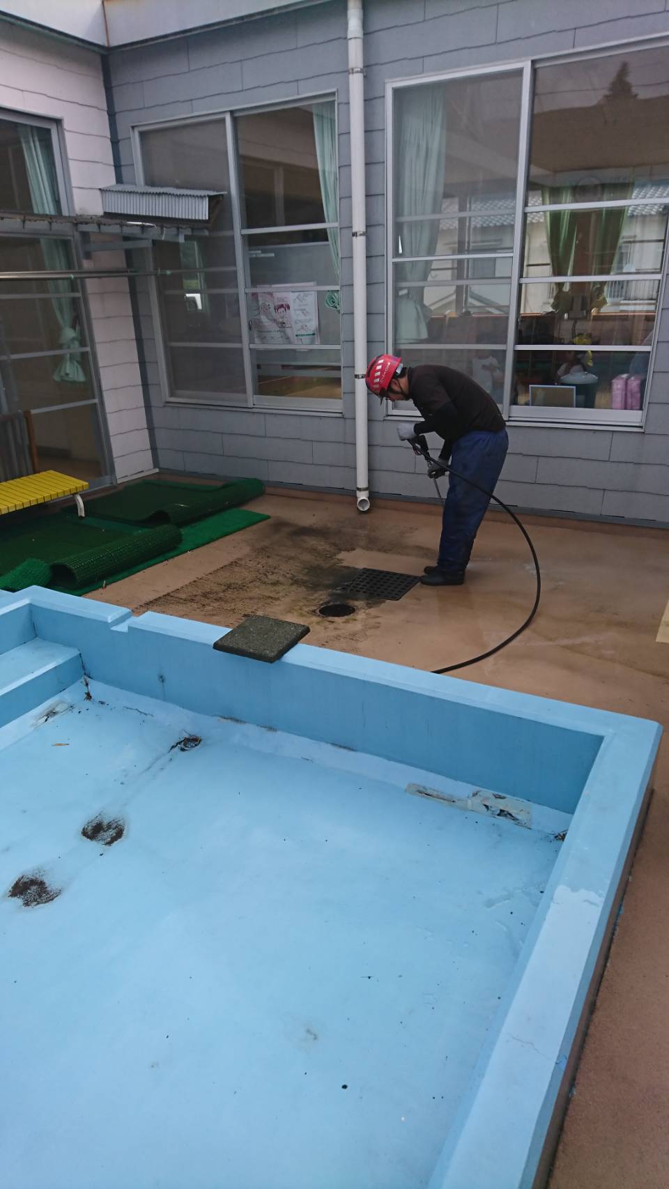 竹田市でプールの洗浄工事と下地処理を行いました　