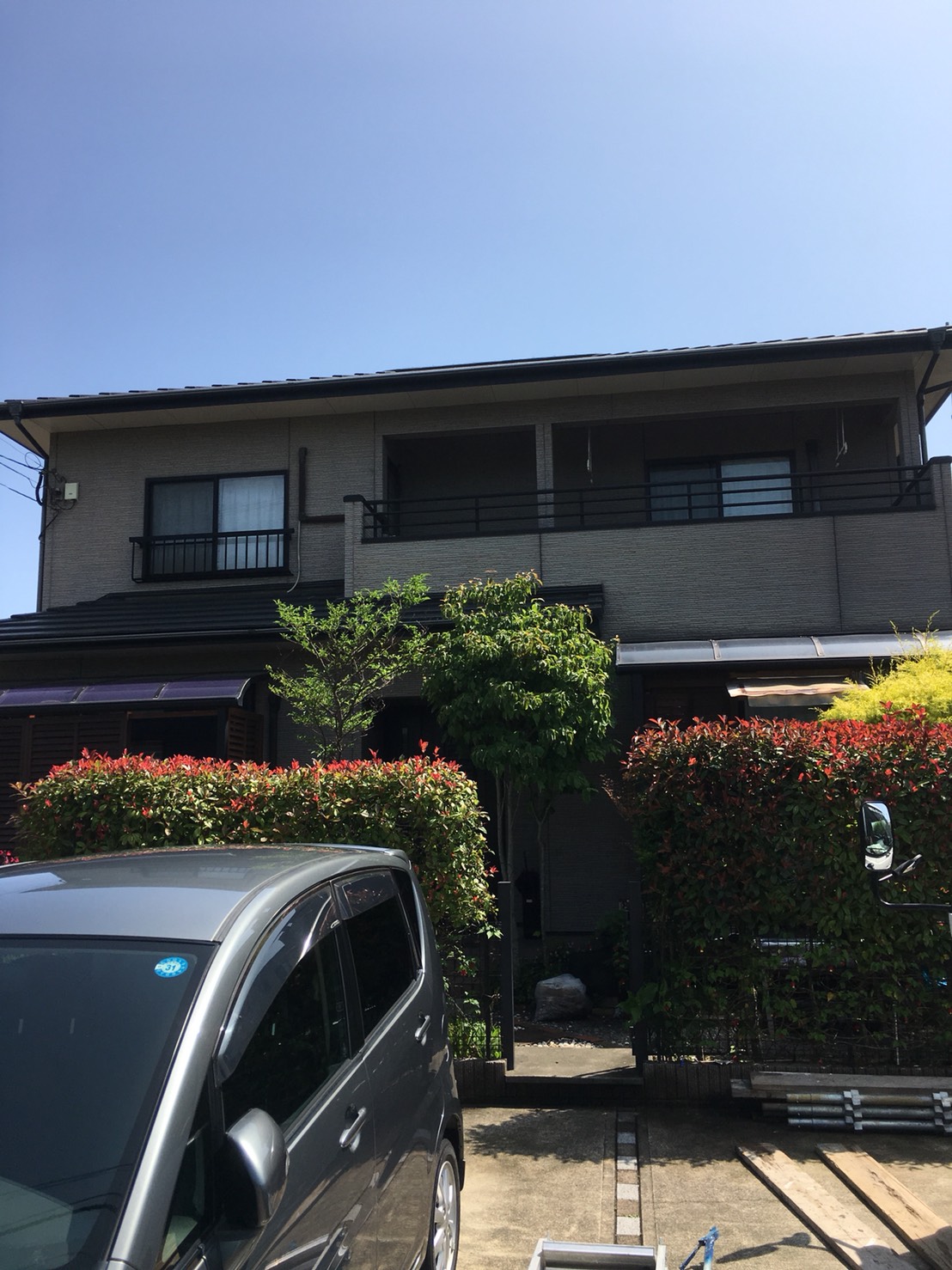 大分市神崎の住宅で足場仮設工事に入りました