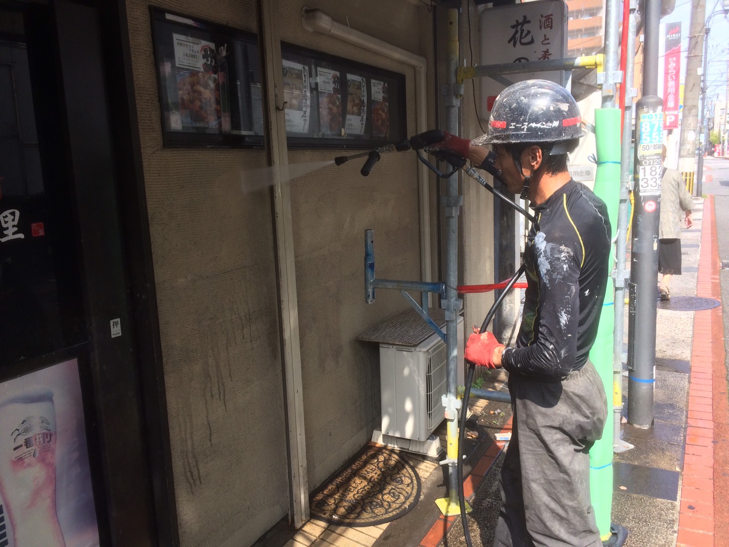 別府市にて商業ビルの外壁高圧洗浄を行いました　