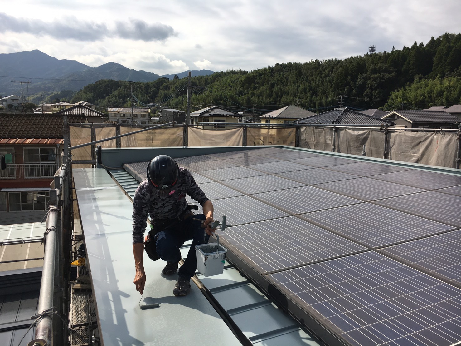 大分市中判田｜スーパーシャネツサーモFで屋根板金上塗りです　
