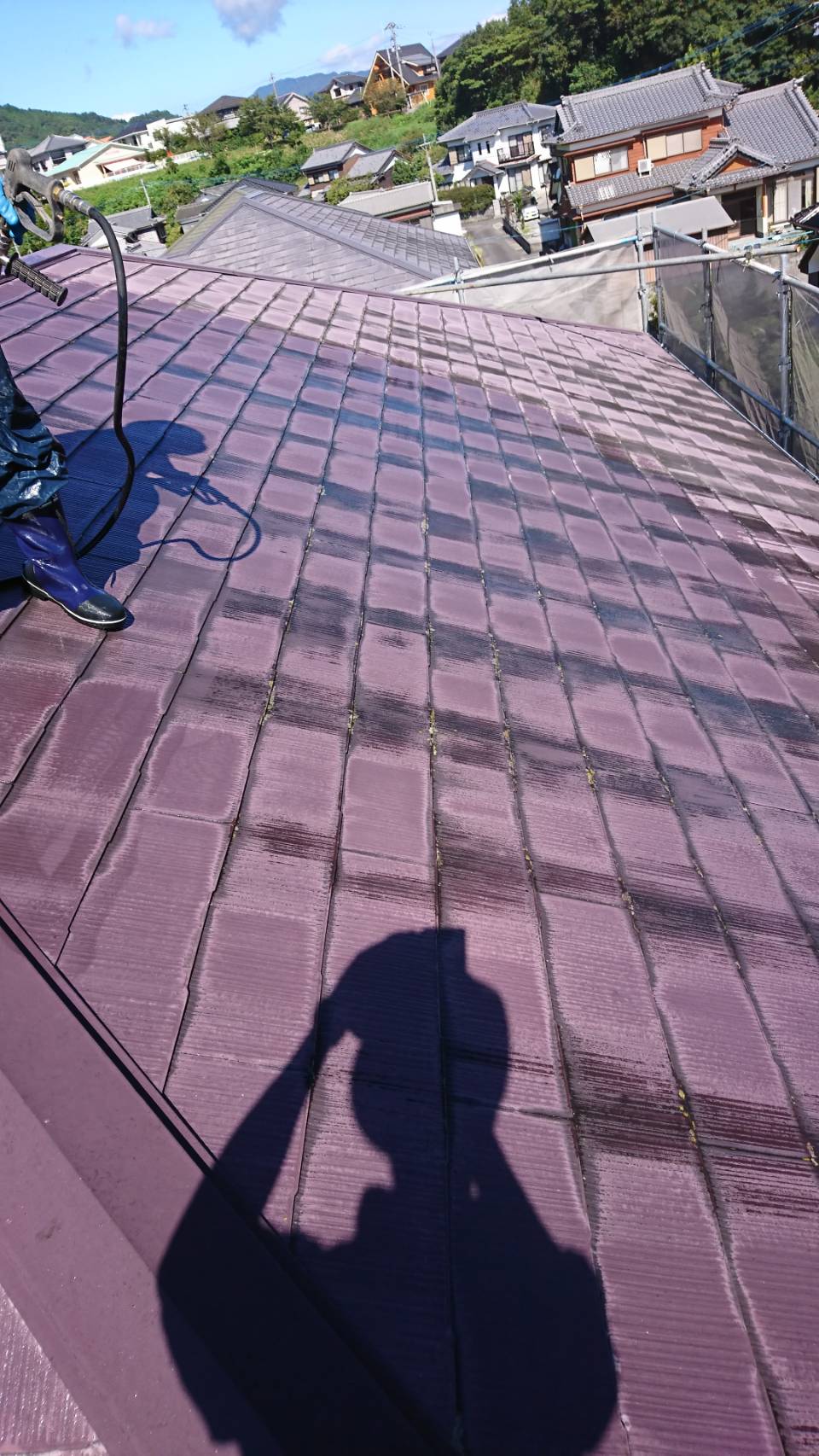 大分県佐伯市の一戸建て住宅で外壁・屋根の洗浄を行いました。