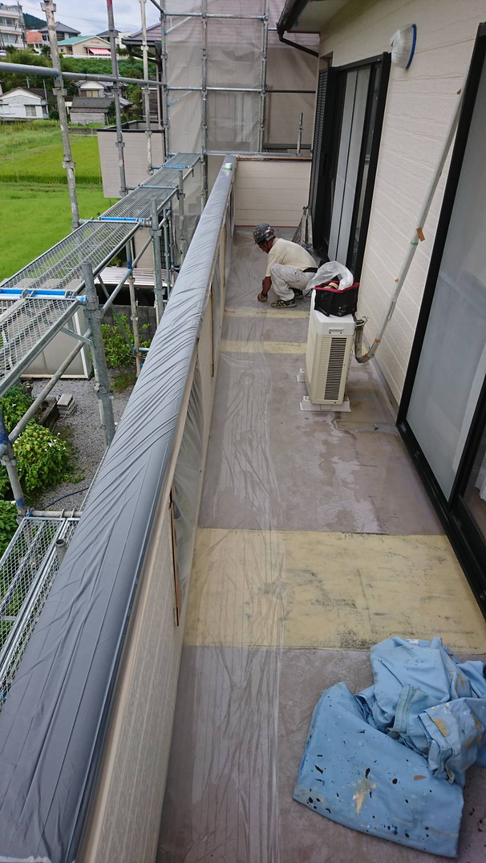 大分県佐伯市の一戸建て住宅で養生作業を行いました。