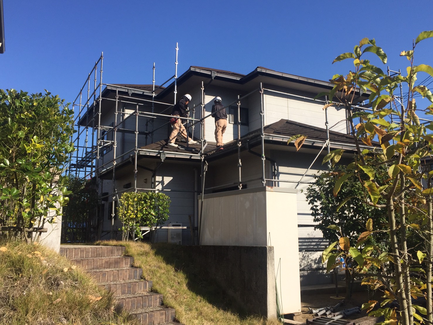 大分市 　高江｜　I様邸　足場工事に入りました。