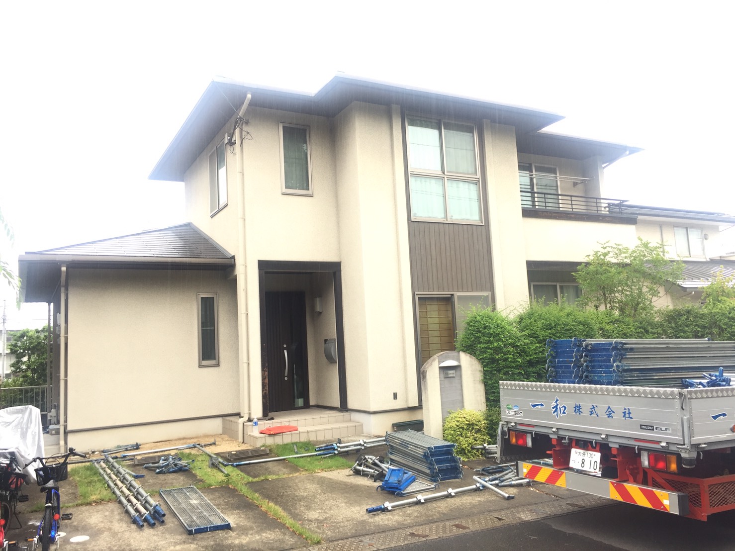 大分市王子山の手で足場仮設工事に入りました　
