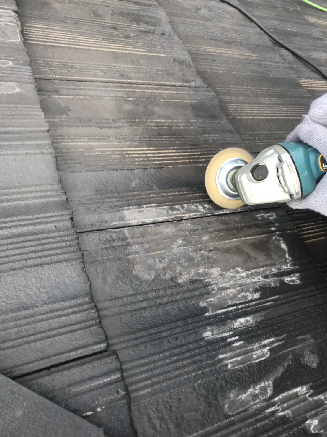 大分市竹中の積水ハウスの住宅で屋根の下地処理を行いました。