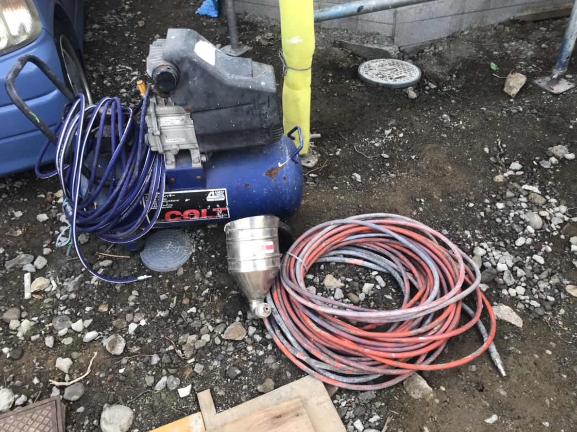 大分市　高城｜戸建て住宅　玄関壁補修吹付けをしました。