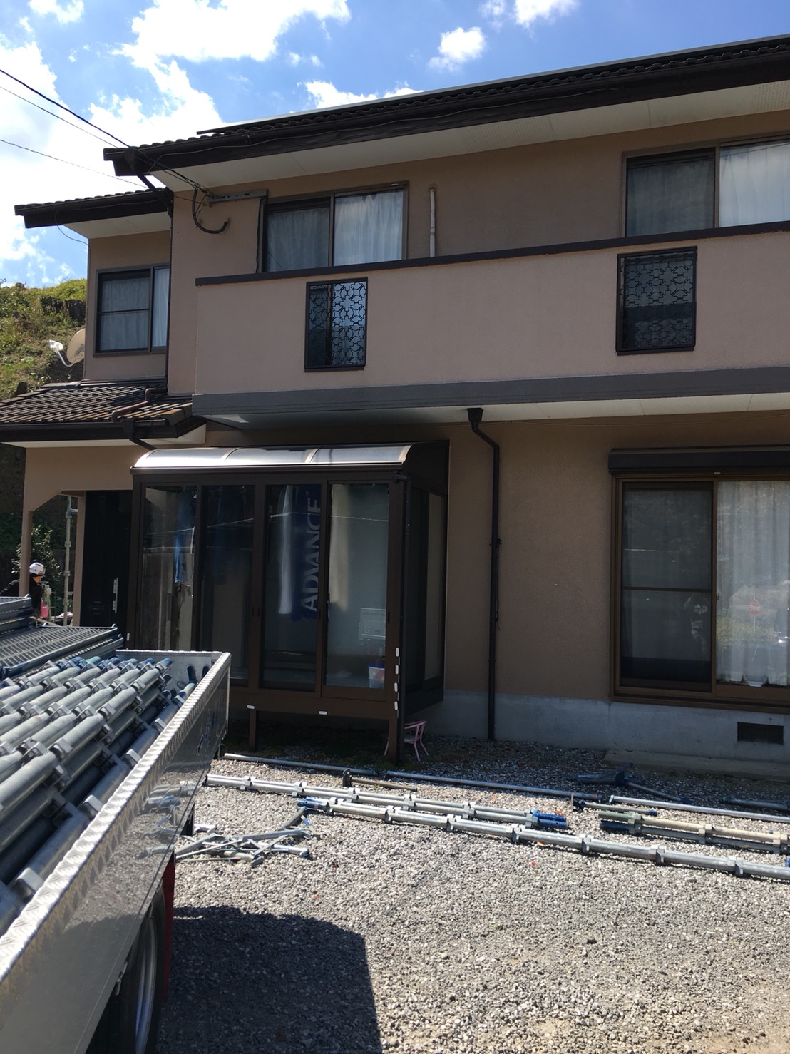 豊後大野市三重町の住宅で足場仮設工事に入りました　
