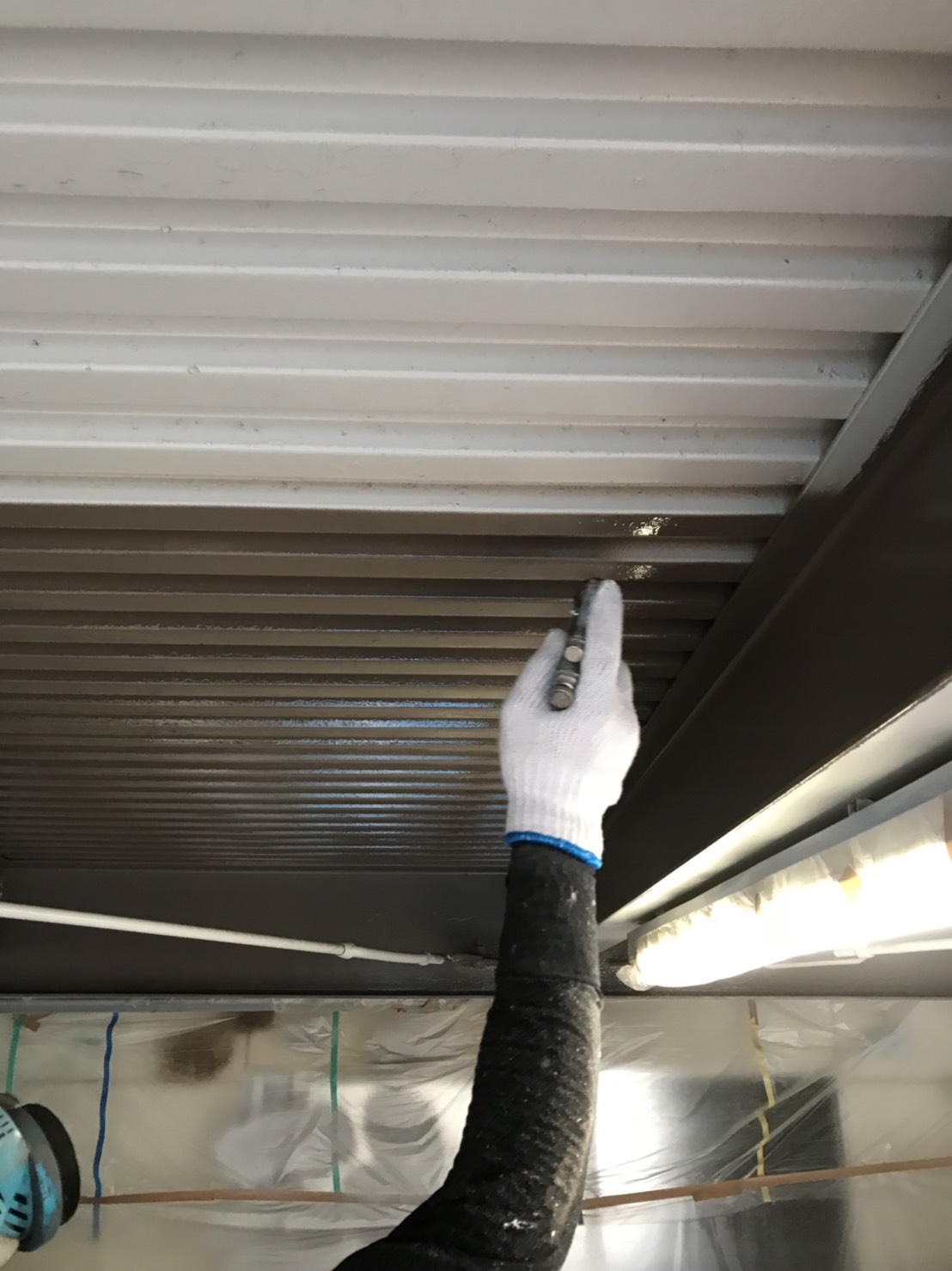 大分市竹中｜O様邸｜車庫軒天上塗り作業状況