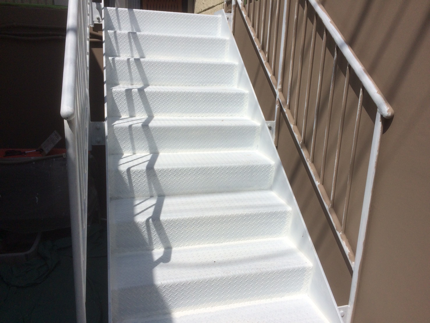 別府市石垣東で鉄骨階段の塗装を行いました　