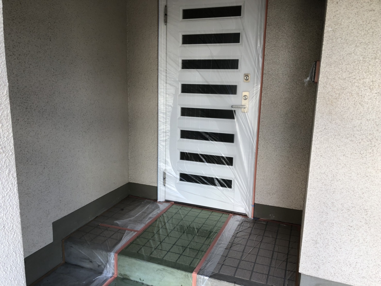 大分市森町　A様邸｜　養生・軒天塗装・サイディング面アクセント上塗りの作業を行いました。