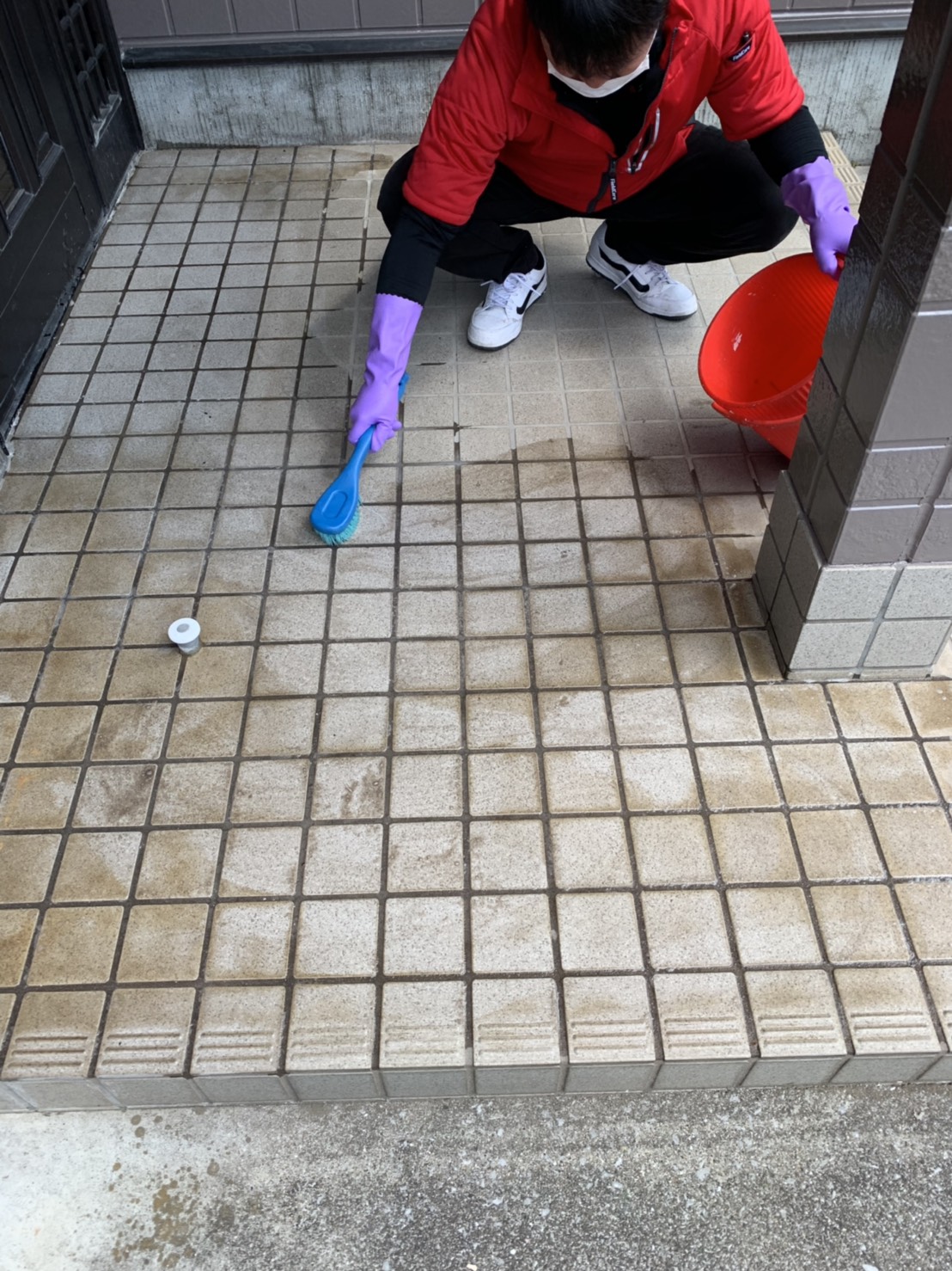 豊後大野市三重町　玄関タイル薬品洗浄