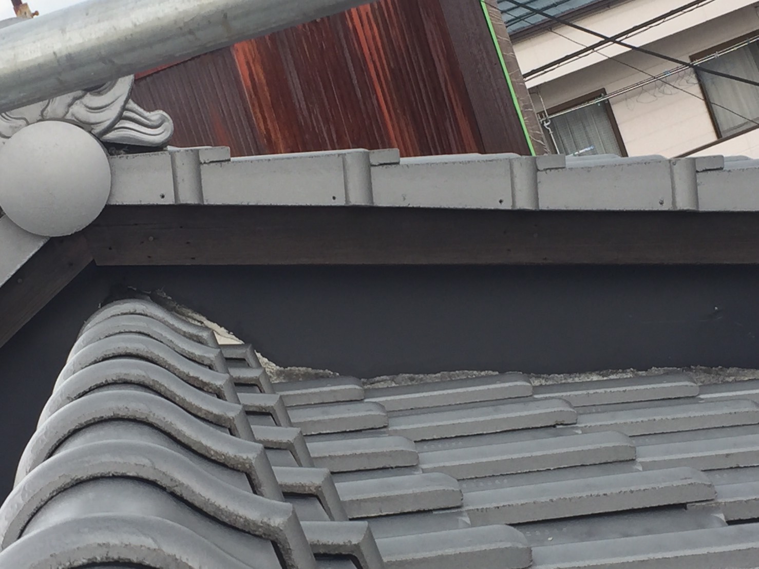 別府市浜町の住宅｜破風板・鼻隠し・軒天木部をガードラックアクアで塗りました
