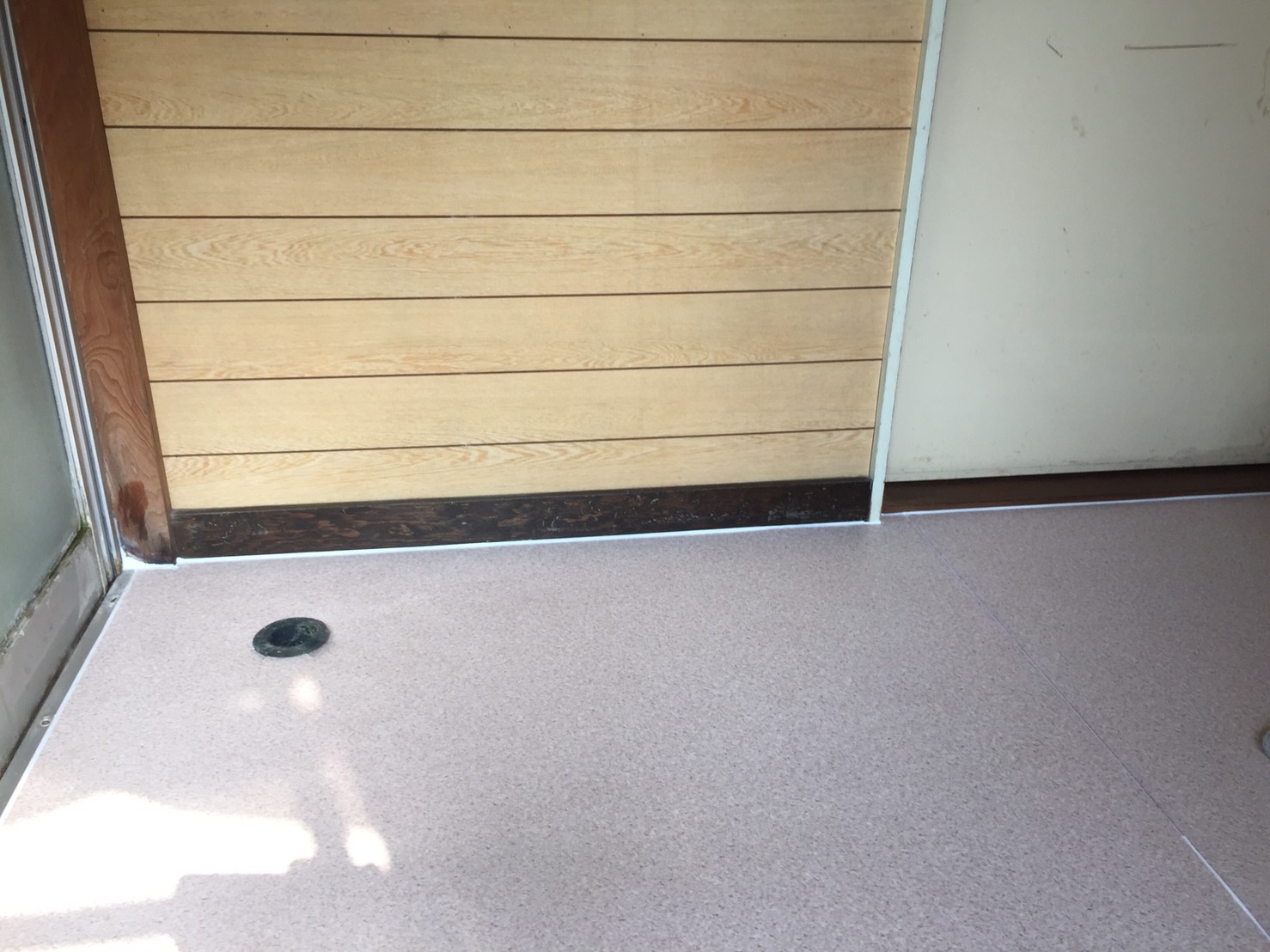 大分市上白木の住宅で脱衣所のCF張替え作業を行いました　