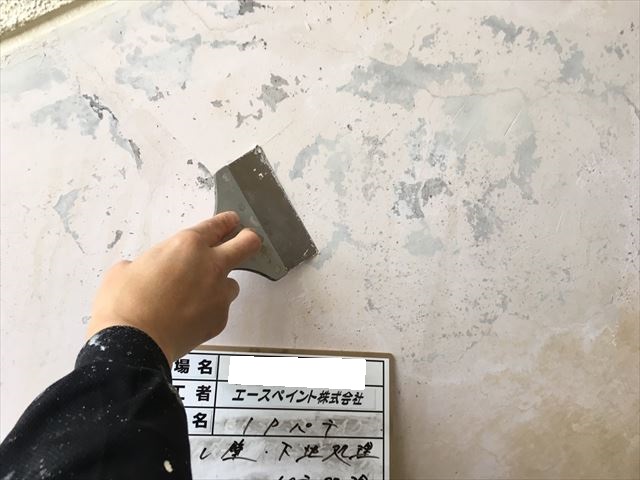 大分市萩原｜４階建てビルの階段室下地処理と下塗りを行いました　