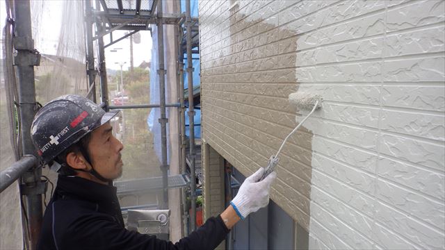 大分市（賀来）T様邸｜中塗り作業を行いました。