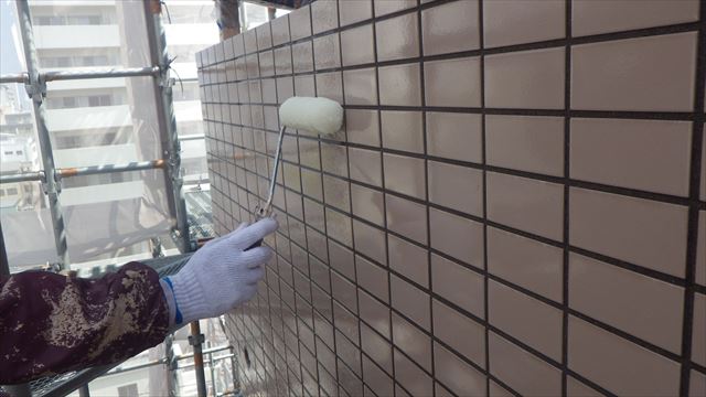 外壁(タイル)クリアー上塗り2回目