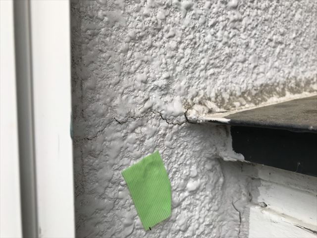 外壁にヒビ