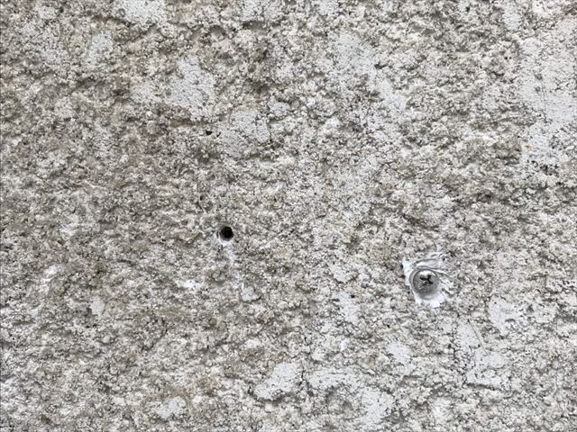 外壁に穴