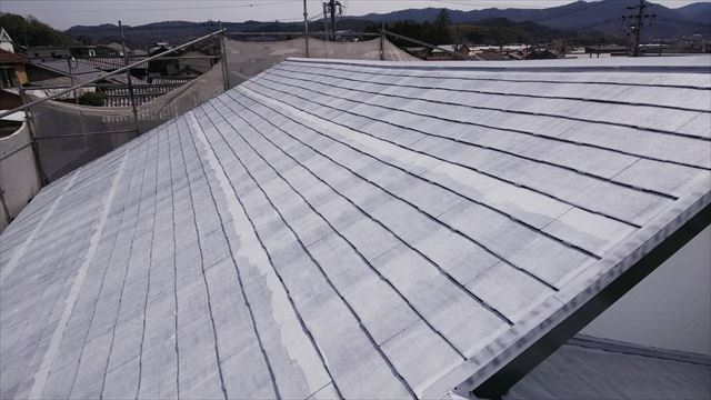 屋根の下塗り1回目塗装