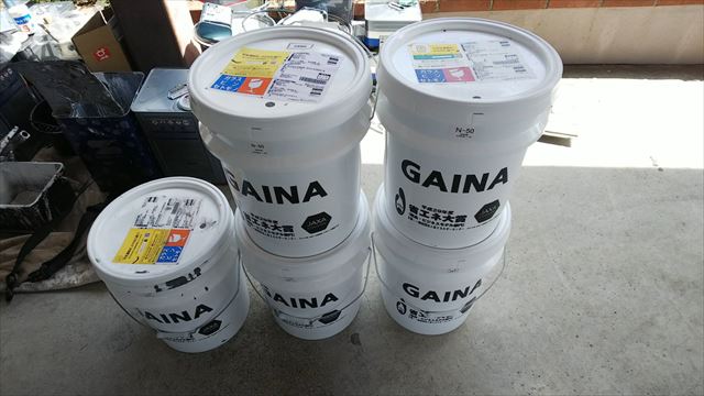 土岐市下石町で、断熱塗料ガイナで屋根の中塗り塗装を行いました