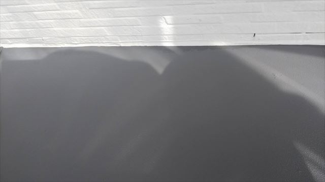 屋根の上塗り塗装です