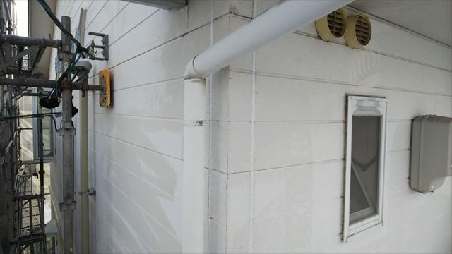 目地シーリング材の打ち替えです