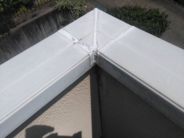 ベランダ笠木の隙間