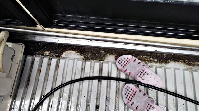 土岐市、ベランダの洗浄です