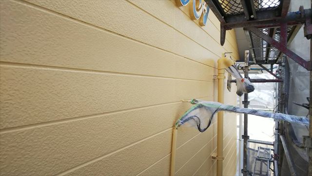 外壁の中塗り塗装、完了です
