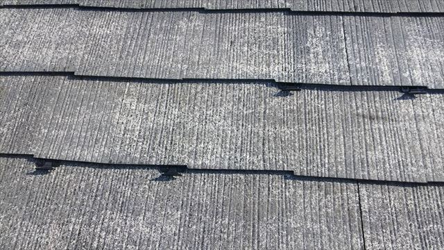 多治見市笠原町でタスペーサー取り付けと屋根の下塗り塗装です。
