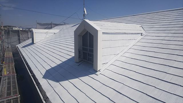 屋根の下塗り塗装です