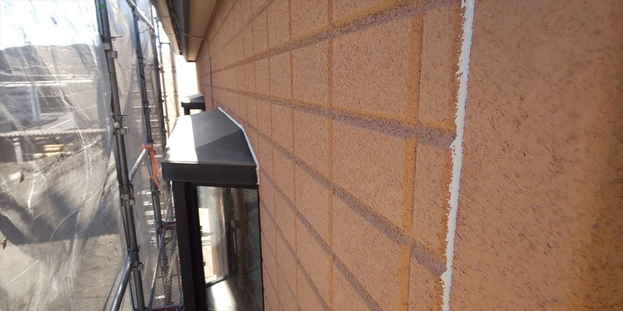 多治見市出窓上コーキング