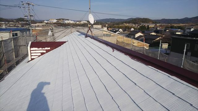 屋根の下塗り塗装です