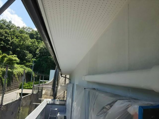 軒天井塗装完了
