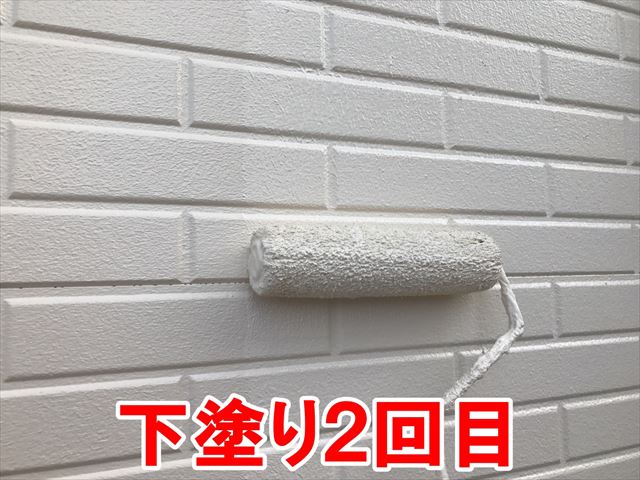 外壁の下塗り2回目