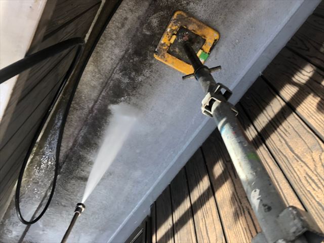 ベランダの洗浄です