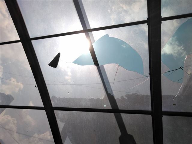 瑞浪市で台風により瓦が飛んでカーポート屋根破損です