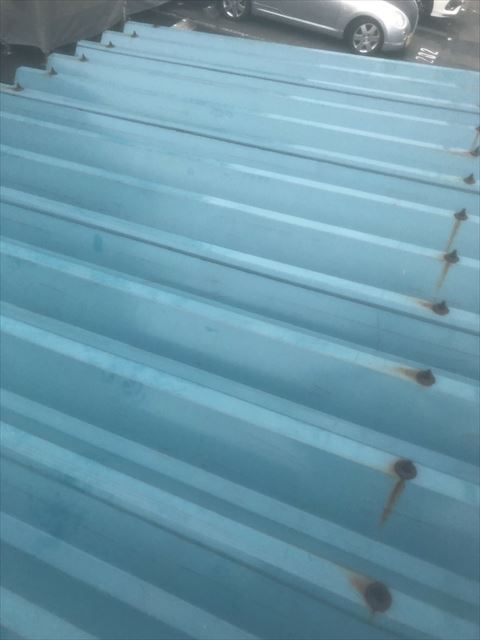 折半屋根の洗浄です