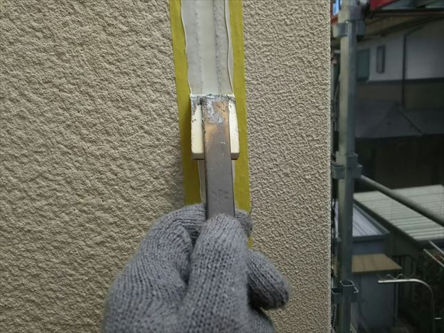 多治見市西坂町でオートンイクシードで目地の打ち替えです。