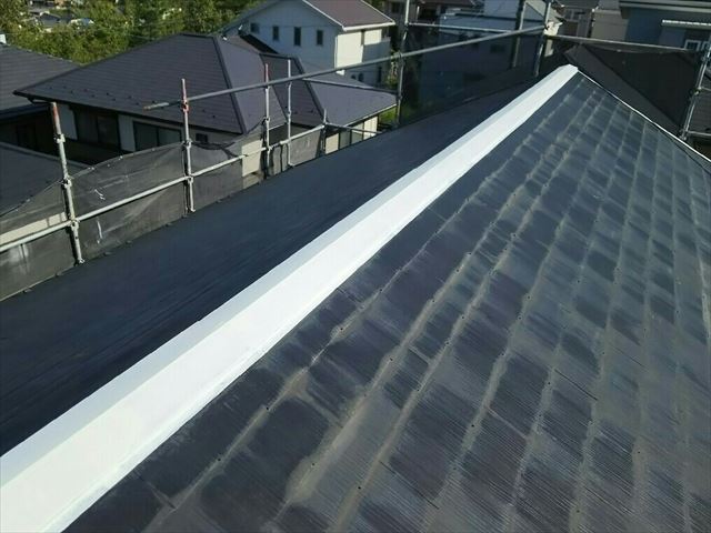 多治見市西坂町で屋根の下塗りとタスペーサー取付けを行ないました。