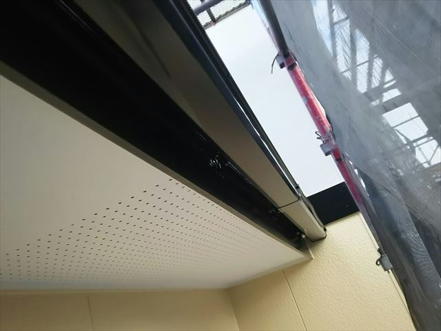 破風板の塗装です
