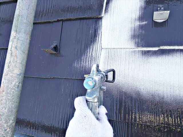 可児市桜ケ丘で、サーモテックシーラーで屋根の下塗り塗装です