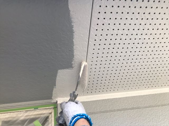 軒天の塗装です