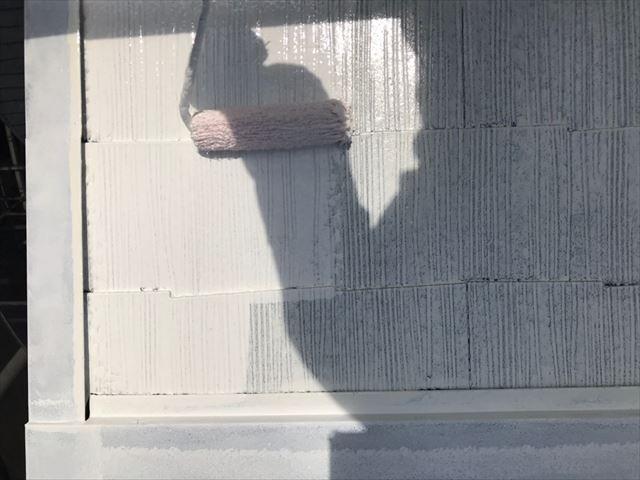 屋根の下塗り２回目です