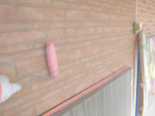 外壁の下塗り１回目です